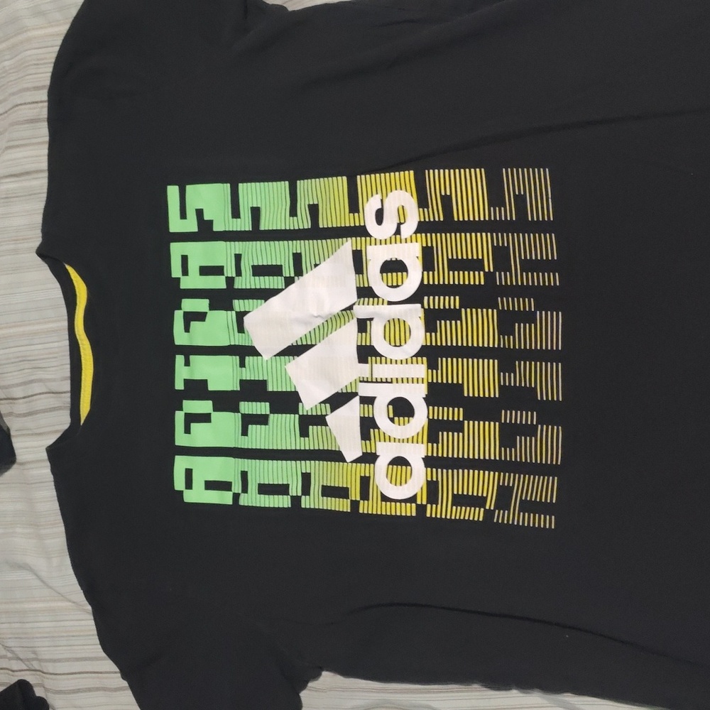 Boys Adidas size 18/20 XL boys T-shirt